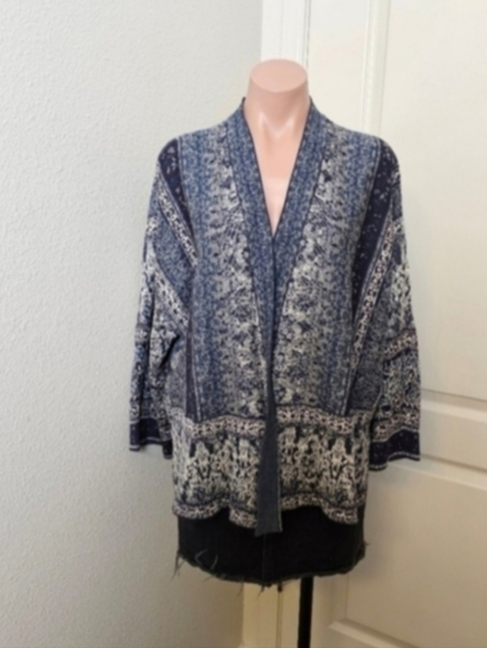 Blue and Cream Patterned Open Cardigan Sz L